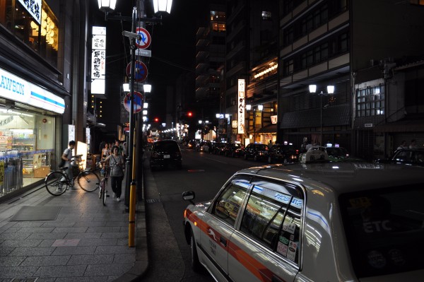 japon-taxi-porte-ouvre-automatiquement