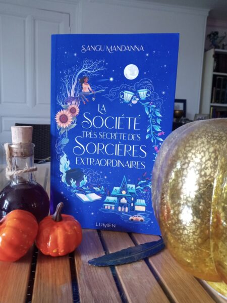 la-societe-tres-secrete-des-sorcieres-extraordinaire-sangu-mandanna-lumen-avis-review-chronique-1