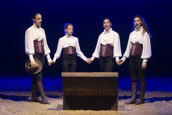 Petites-filles-d-Alexis-les-folies-gruss-paris-spectacle-equetre-cirque-famille-sortie-1